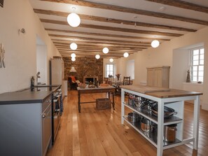 Cottage | Private kitchen | Fridge, microwave, dishwasher, electric kettle - Freswick Castle (Wick)