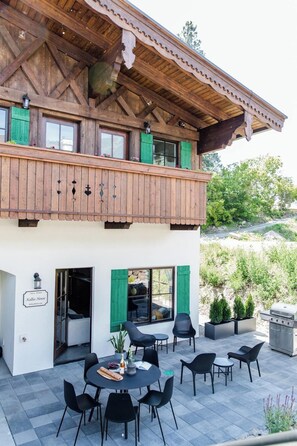 Outdoor dining - Kallio at Hara Homes Luxury Stay (Leavenworth)