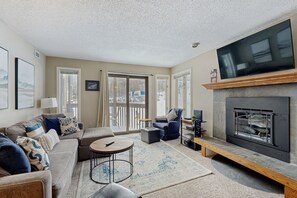 テレビ、DVD プレーヤー