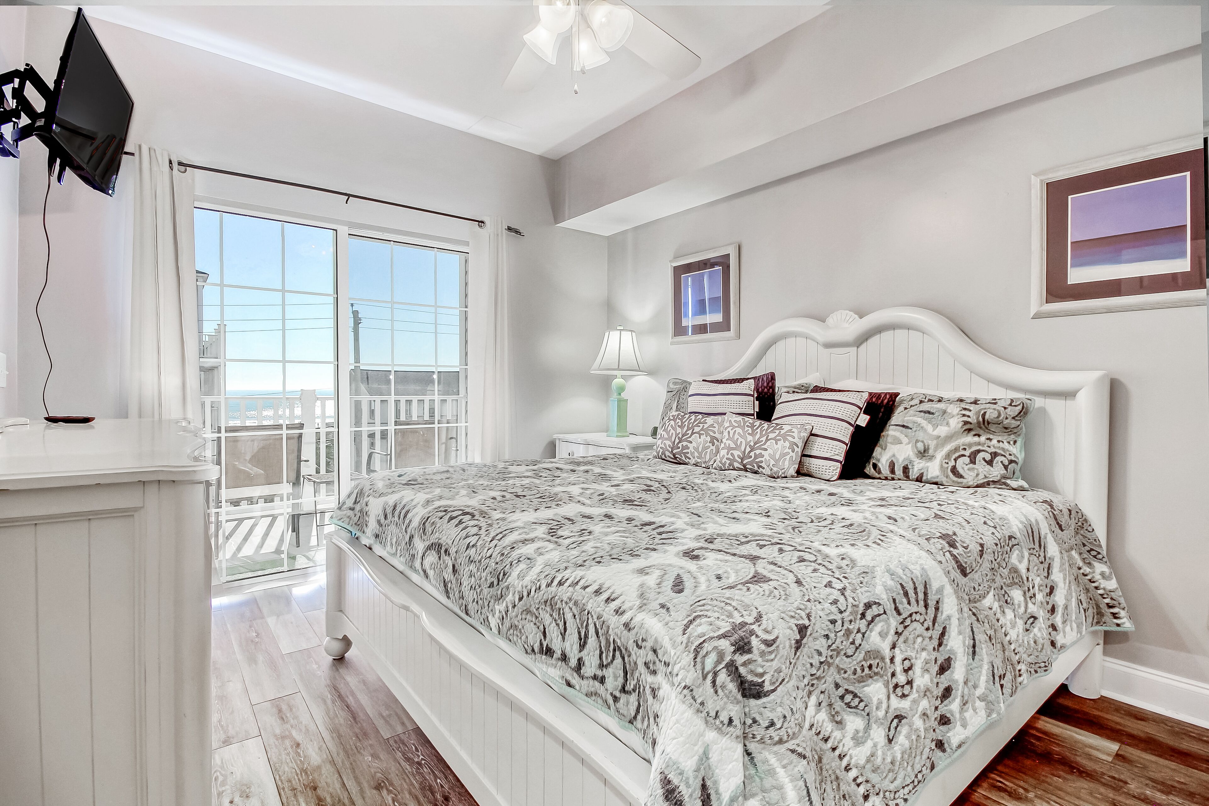 5 bedrooms, iron/ironing board, WiFi, bed sheets