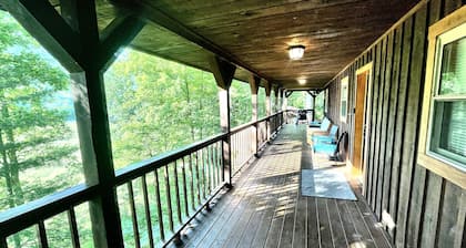 "Getaway" to this private beautiful chalet.