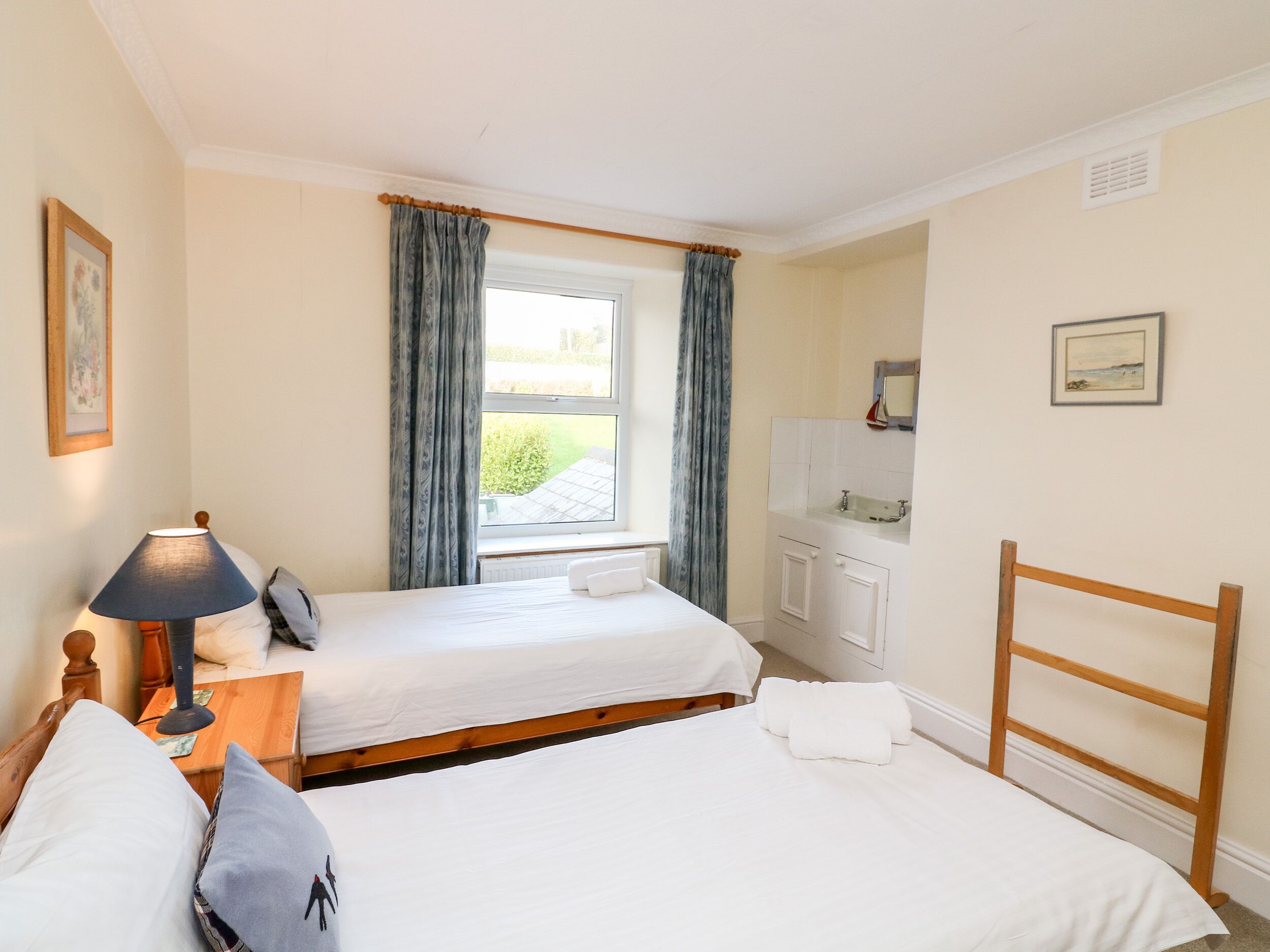 Cottage | 4 bedrooms, individually decorated, individually furnished, free WiFi