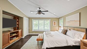 6 quartos, ferros/tábuas de passar roupa, acesso à internet