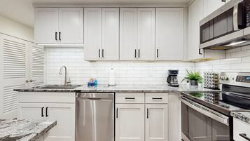 KylskÄp, mikrovÄgsugn, ugn och spishÀll