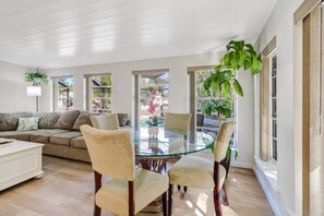 Casa (3332 Sixth Ave) | Exterior