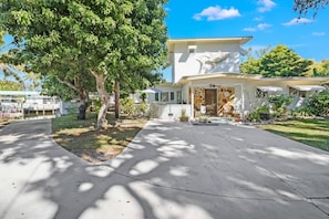 Casa (3332 Sixth Ave) | Exterior