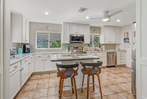 Casa (3332 Sixth Ave) | Exterior