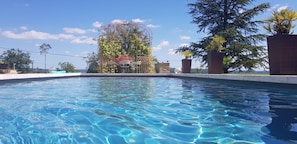 Piscina all'aperto, una piscina riscaldata