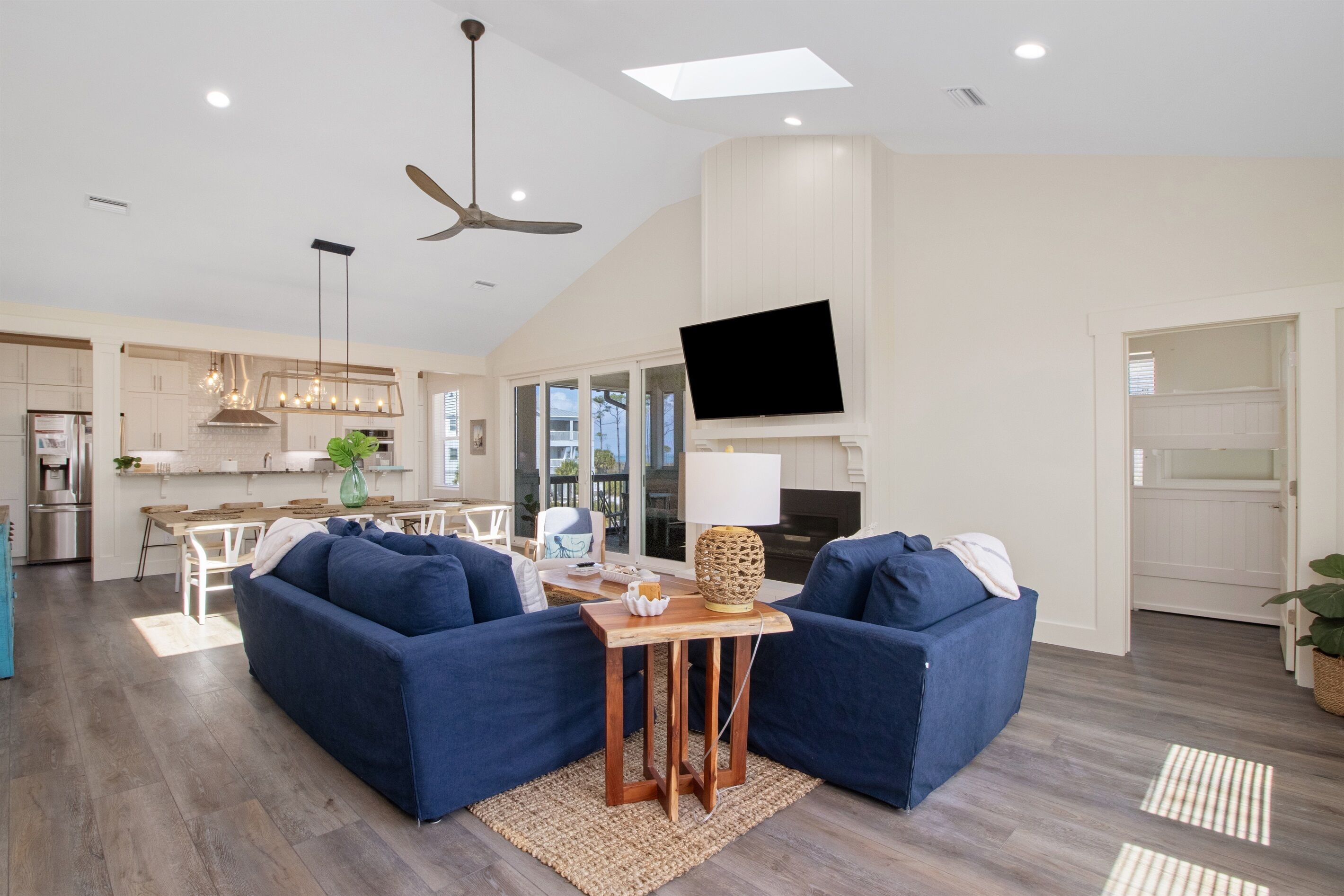 Smart TV, fireplace, ping pong, books