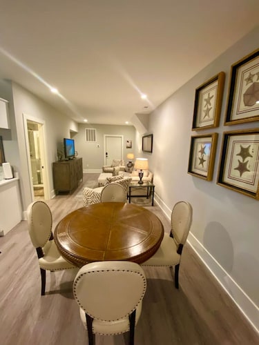 Elegant King Bed Apartment In Quiet Neighborhood