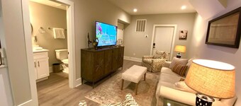 Elegant King Bed Apartment In Quiet Neighborhood