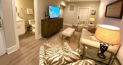 Elegant King Bed Apartment In Quiet Neighborhood