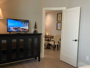 Interior - Elegant King Bed Apartment In Quiet Neighborhood (Raleigh)