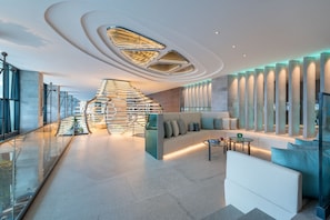 2 bares, bar de cocktails, salón en el lobby