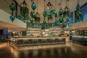 2 bars/lounges, lobby lounge - W Residences Algarve (Albufeira)