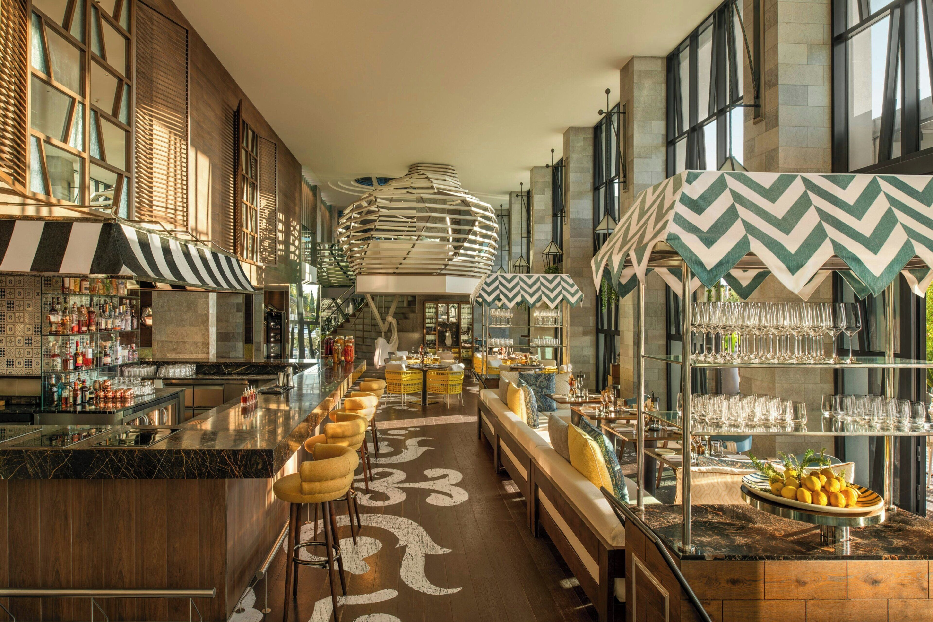 Full-size fridge, microwave, oven, stovetop