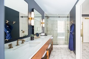 Designer toiletries, hair dryer, bathrobes, towels - The National, Autograph Collection (Oklahoma City)