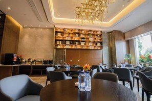 Unclassified image, 4 of 129, button - New Glory Holiday Inn (Jurong)