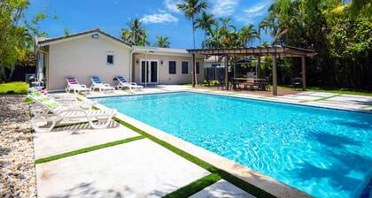 Deluxe 5BR/3BA Villa in Hollywood Lakes near Beach