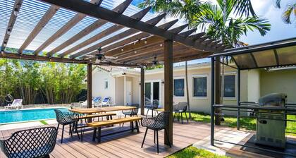 Deluxe 5BR & 3BA Villa in Hollywood Lakes near Beach