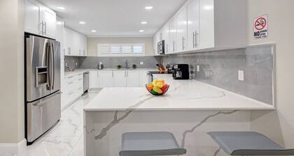 Deluxe 5BR/3BA Villa in Hollywood Lakes near Beach