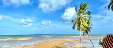 Quarto com Cama King-size e Vista do Mar