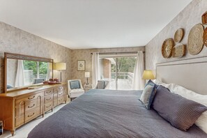 4 bedrooms, iron/ironing board, travel cot, WiFi