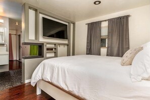 1 habitación, tabla de planchar con plancha, cuna de viaje y wifi