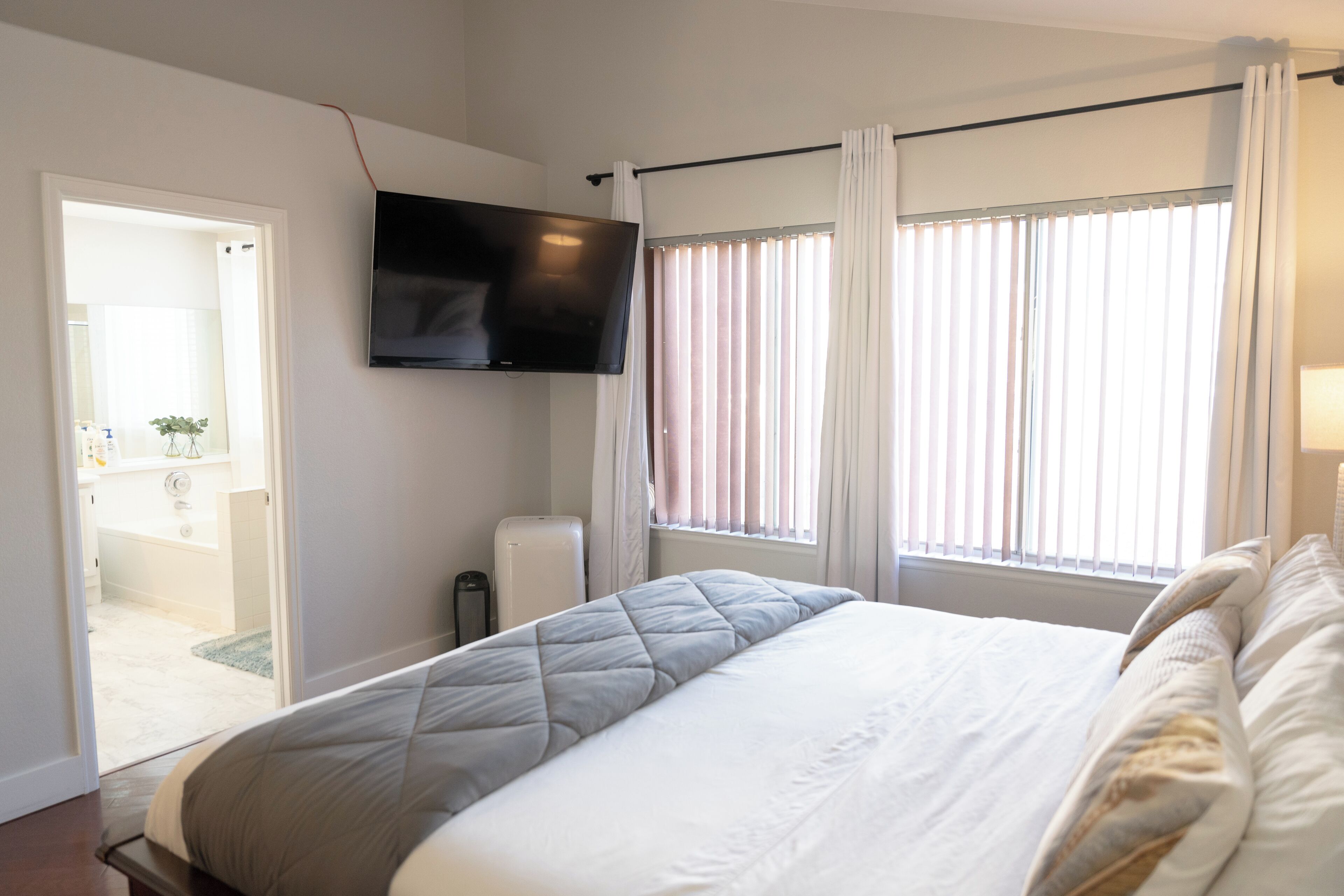 3 bedrooms, iron/ironing board, free WiFi, bed sheets
