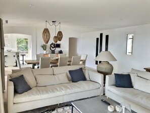 TV - L'EXCELLENCE - Enchanting views, pool and beaches (Saint-Raphaël)