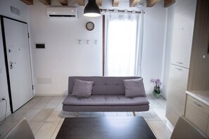 TV - Cosy Flats (Liverpool)