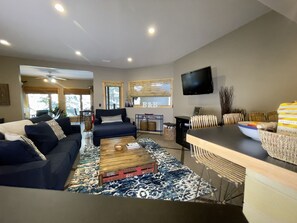 A modern living room with a sofa set, a coffee table, and a bar area.