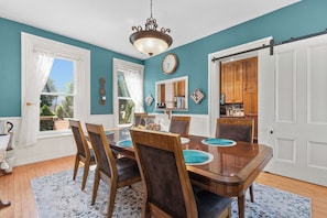 Interior - Braywood Inn (Oshkosh)