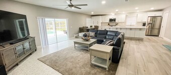 Private Lakefront Retreat with Heated Pool, Dock & Kayaks Near Tampa