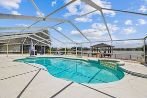 Piscine extérieure, piscine chauffée