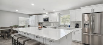 Private Lakefront Retreat with Heated Pool, Dock & Kayaks Near Tampa