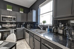 11 bedrooms - 14 Room Golf Tennis Villa (Davenport)