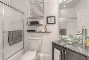 Apartment | Bathroom