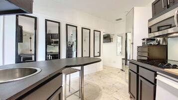 Apartment | 1 bedroom, iron/ironing board, travel crib, WiFi