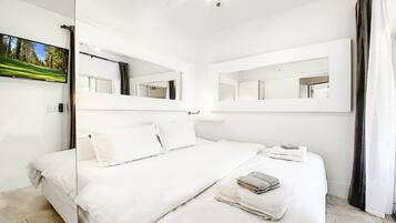 Apartment | 1 bedroom, iron/ironing board, travel crib, WiFi