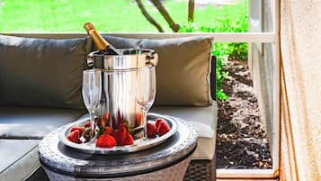 Apartment | 1 bedroom, iron/ironing board, travel crib, WiFi