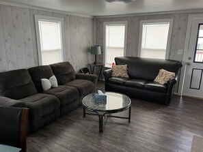 Smart TV - Moongazer is the ideal place to unwind and relax. (Freeport)