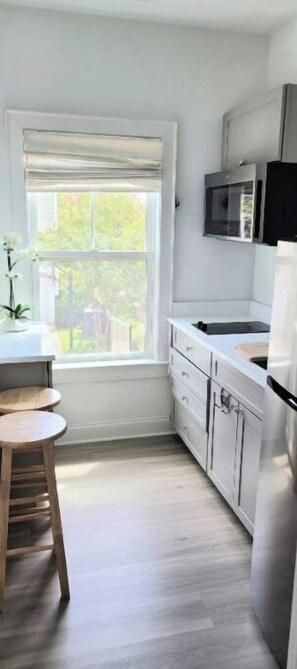 Fridge, microwave, oven, stovetop - Exclusive, safe, island living near Credit one stadium! (Charleston)