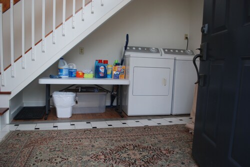 renovated 2 bedroom cozy apartment