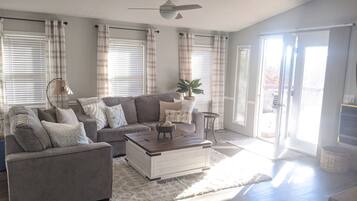 Una Smart TV, un reproductor estéreo