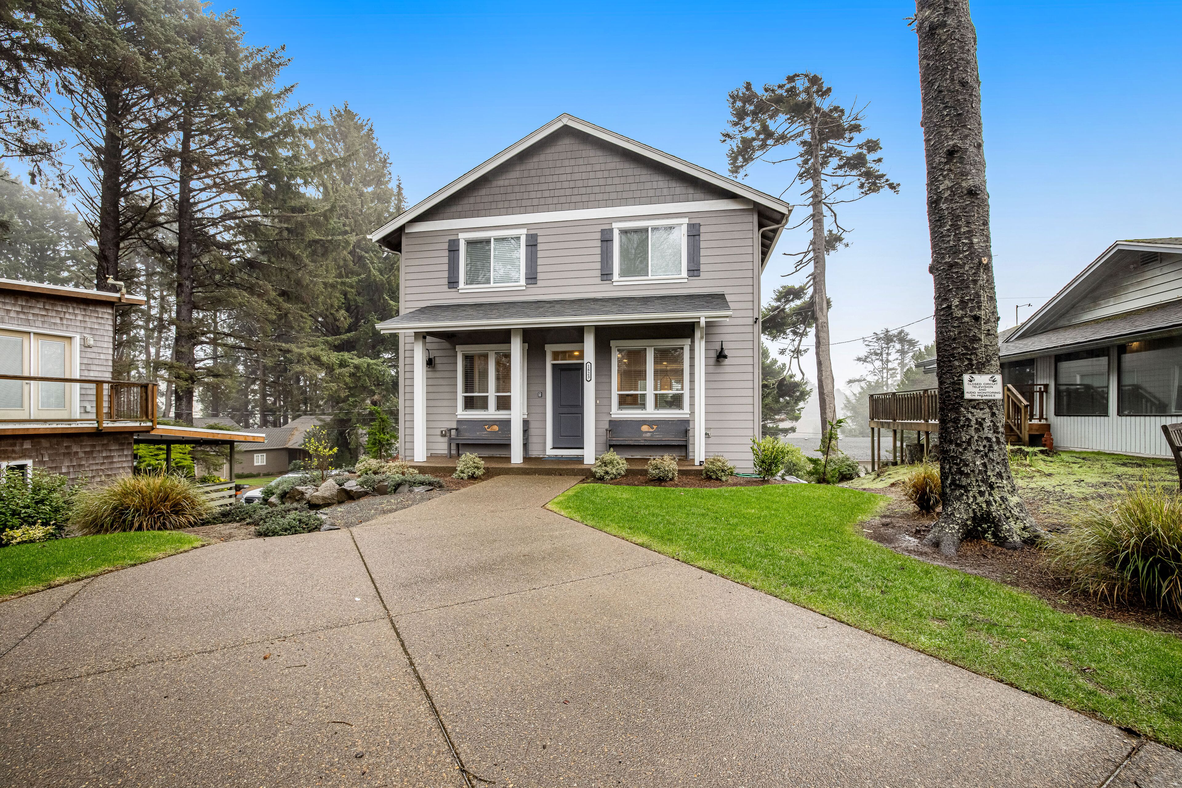 Modern Family Home with Game Room, 2 Living Areas, Fireplace, W/D & Internet