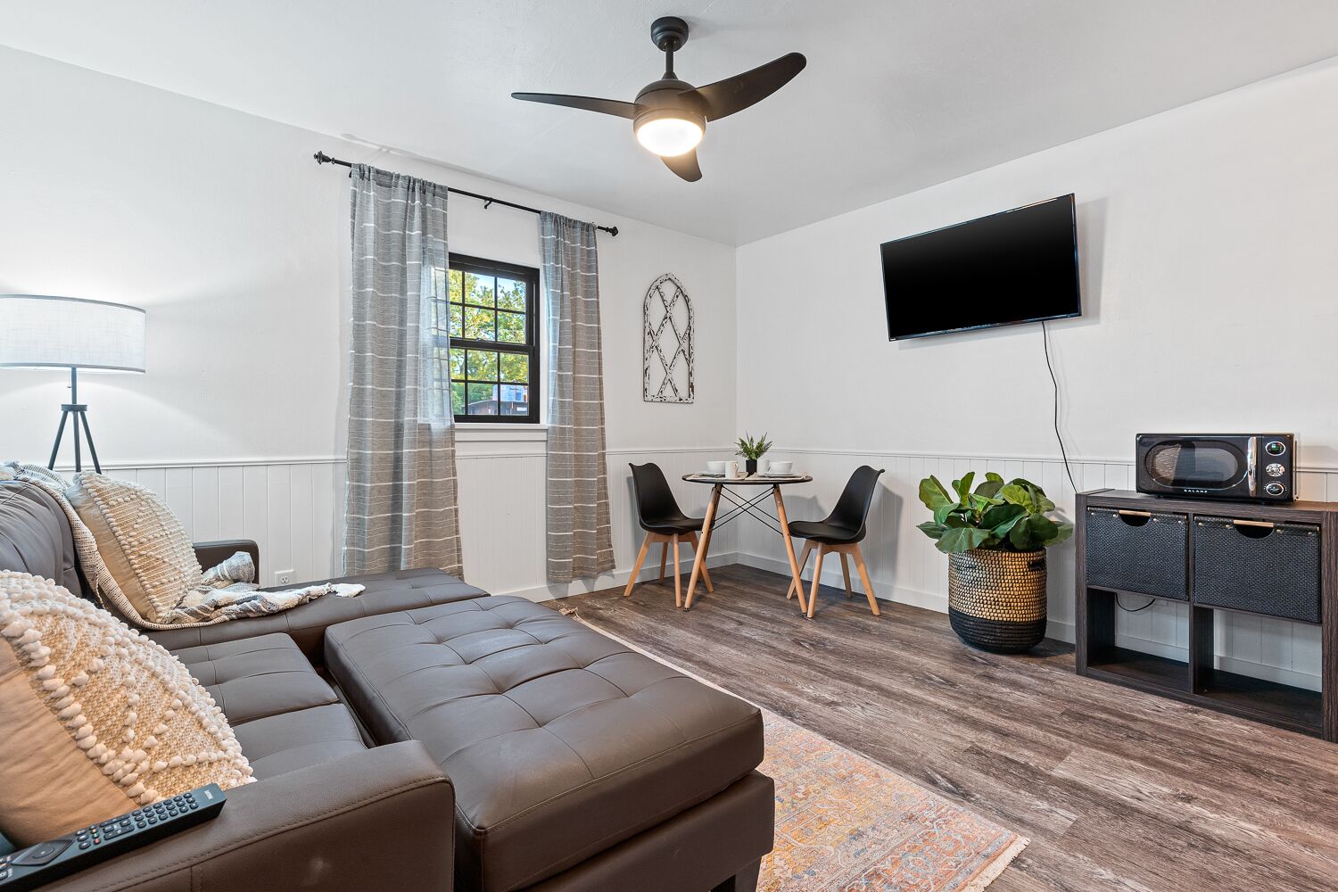 Cottage | Living area | 55-inch LED TV with digital channels, TV, Hulu