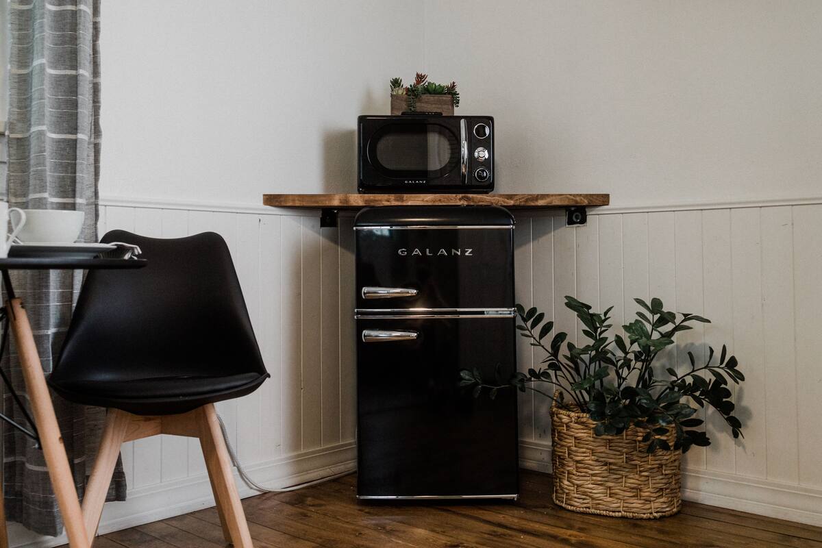 Småhus | Eget kjøkken | Kaffetrakter/tekoker, kjøleskap, mikrobølgeovn og kokeplater