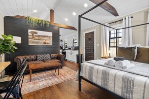 Signature Cottage | Individually decorated, individually furnished, laptop workspace