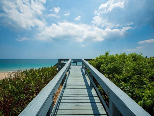 Beach nearby, sun-loungers, beach towels